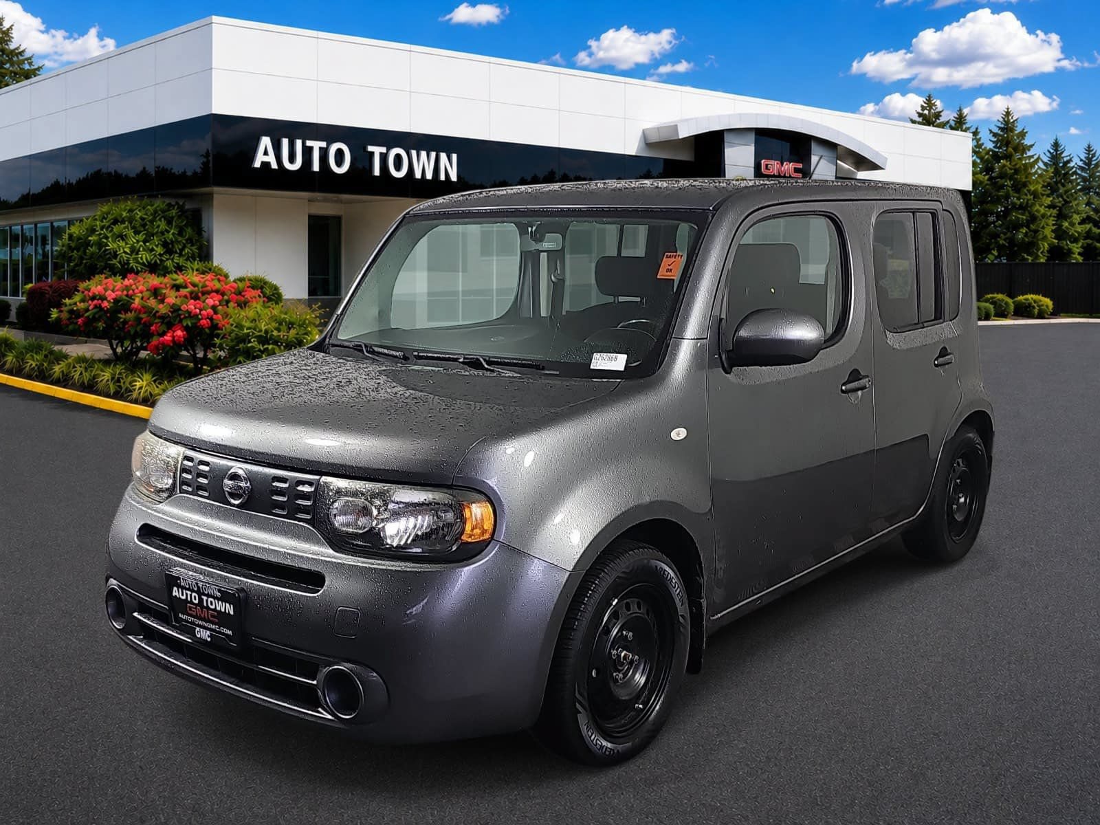 Used 2013 Nissan Cube FWD image 1
