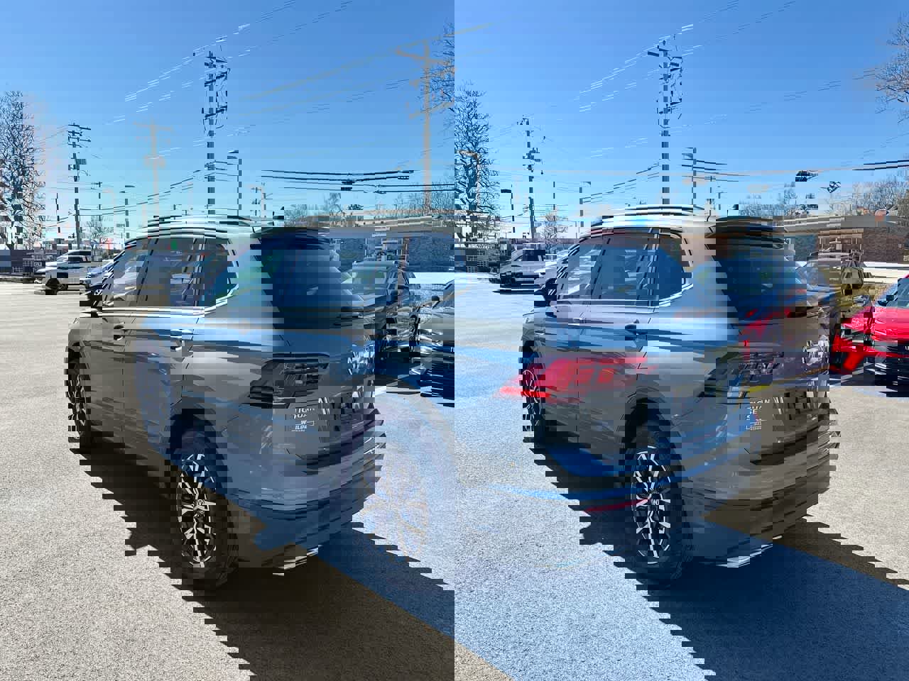 Used 2019 Volkswagen Tiguan SE w/ Panoramic Sunroof Package image 11