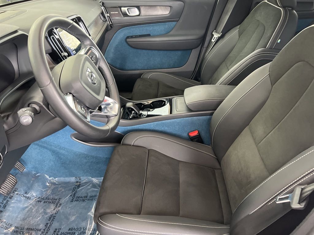 Used 2023 Volvo XC40 Recharge Ultimate w/ Protection Package Premier image 17