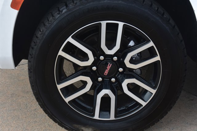 Used 2023 GMC Yukon AT4 w/ Technology Package image 10