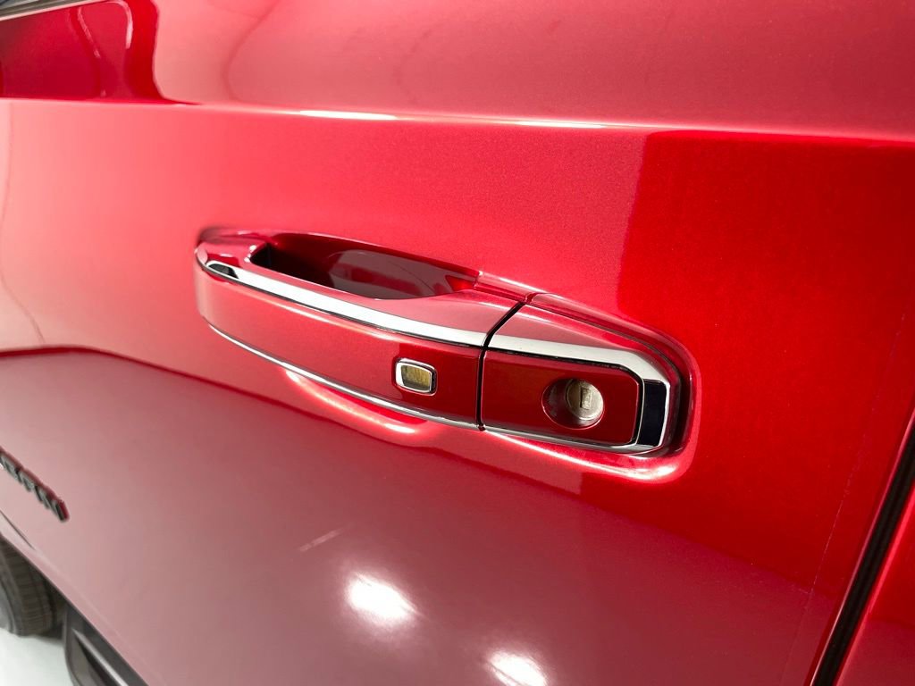 New 2025 Chevrolet Suburban Premier image 17