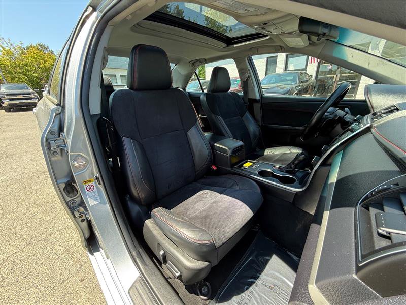 Used 2016 Toyota Camry XSE w/ Moonroof Package FWD image 29