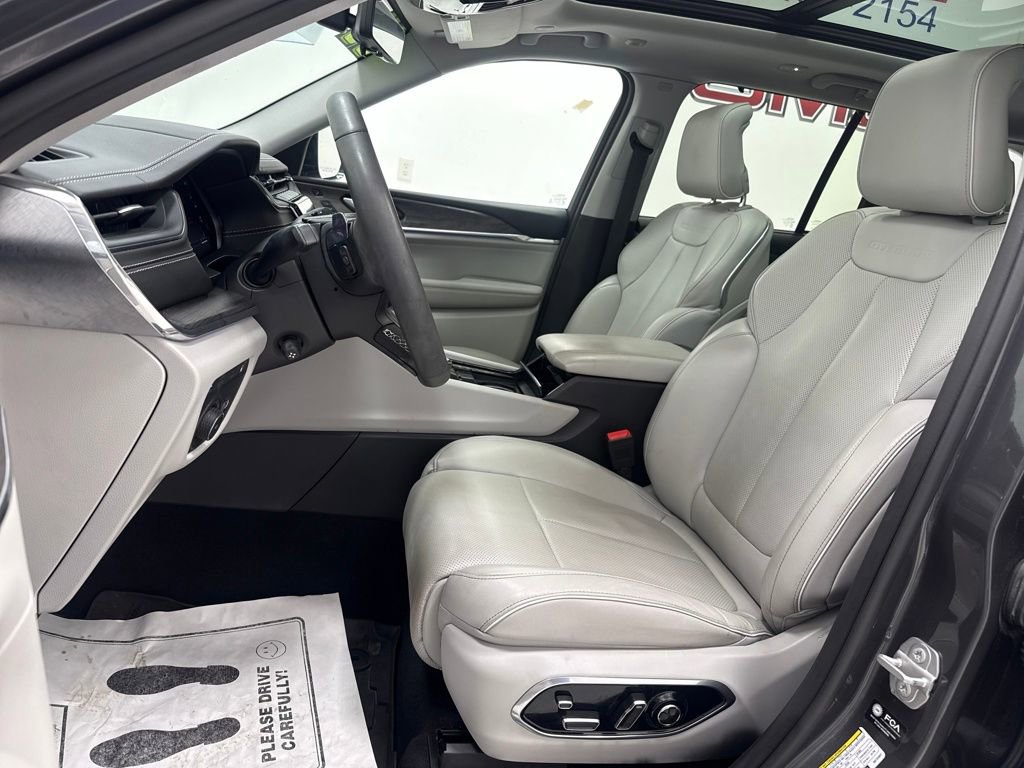 Used 2022 Jeep Grand Cherokee Overland w/ Luxury Tech Group IV image 20