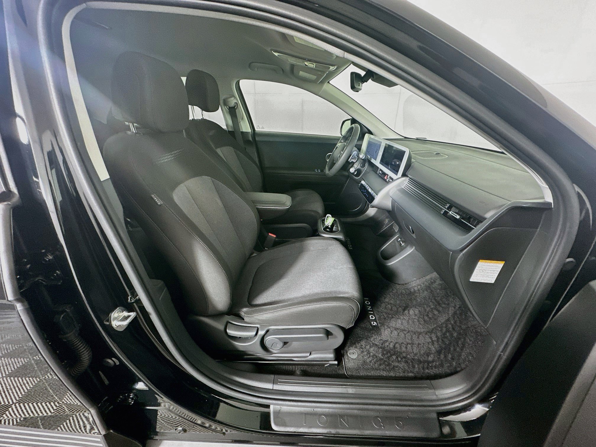Used 2024 Hyundai Ioniq 5 SEL RWD image 31