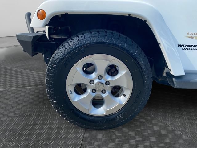 Used 2015 Jeep Wrangler Unlimited Sahara w/ Connectivity Group AWD/4WD image 27
