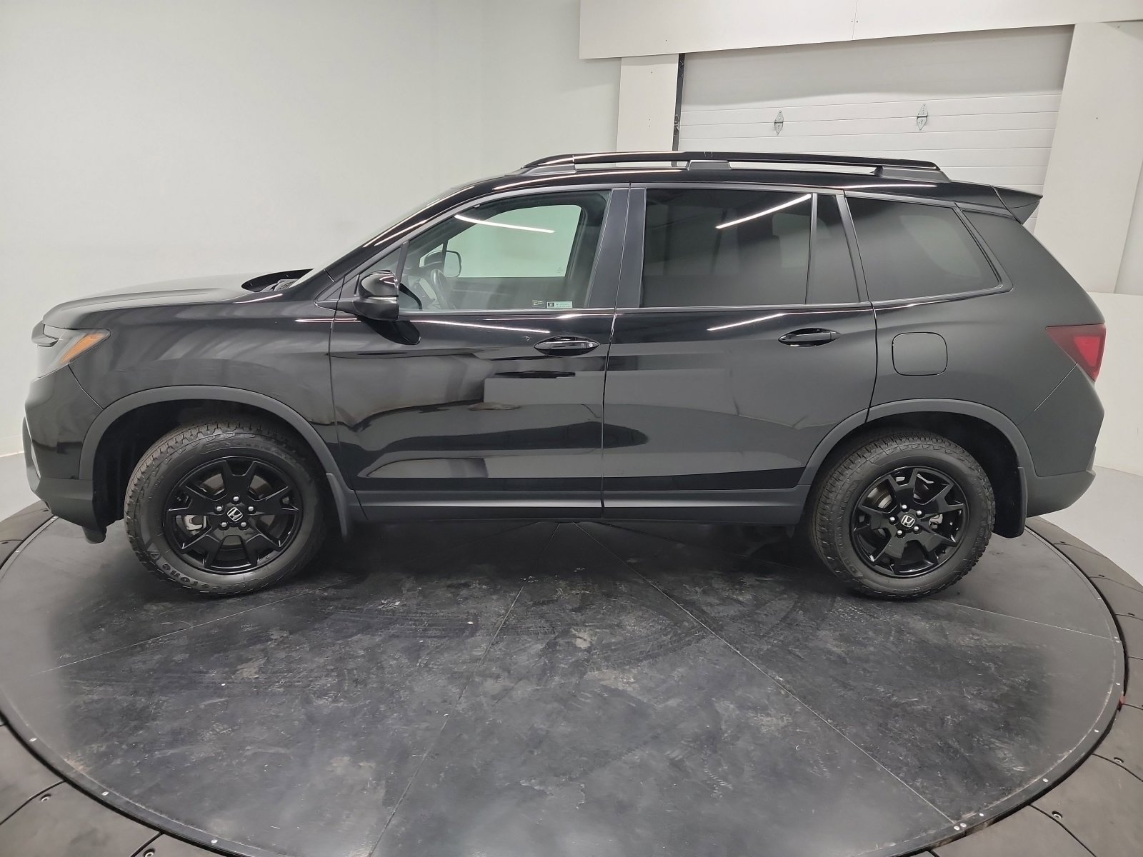Used 2023 Honda Passport TrailSport image 3