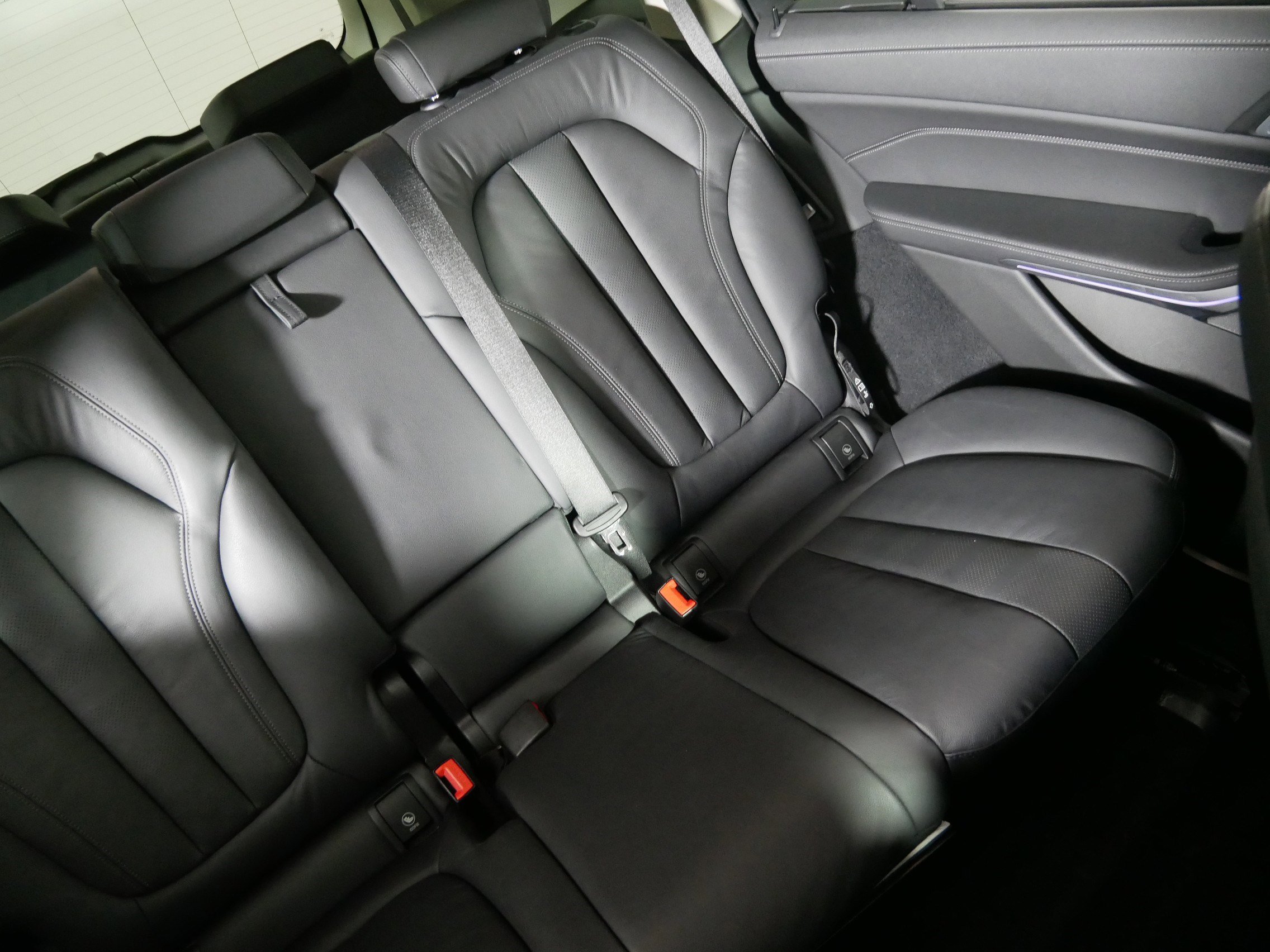 Used 2020 BMW X7 xDrive40i w/ Premium Package image 14