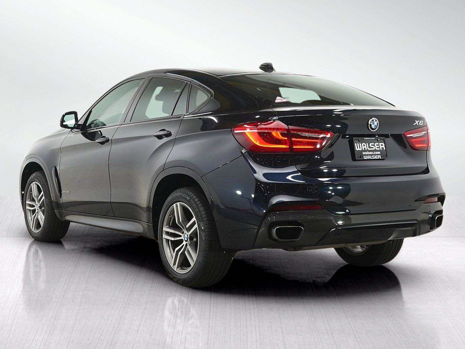 Used 2019 BMW X6 xDrive50i w/ M Sport Package AWD/4WD image 4
