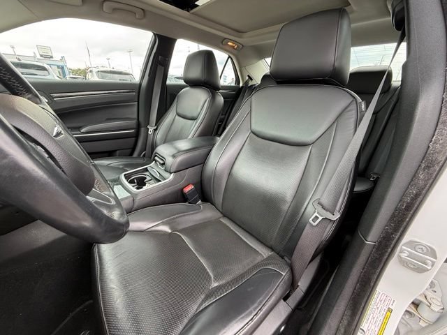 Used 2022 Chrysler 300 Touring L w/ Popular Equipment Group AWD/4WD image 19