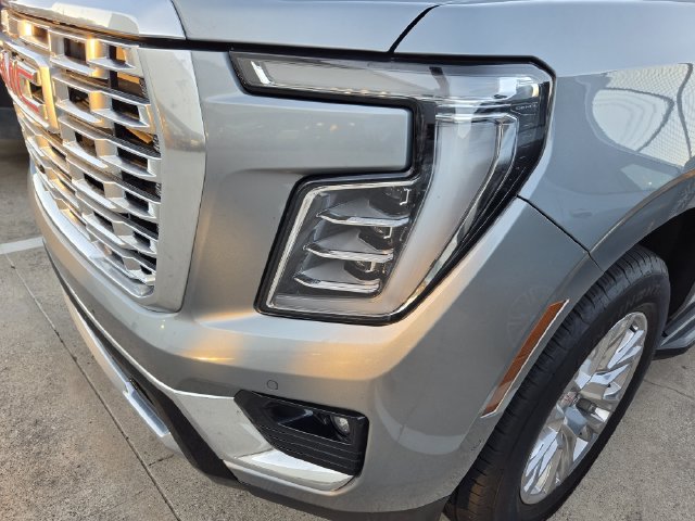 Used 2025 GMC Yukon Denali RWD image 8
