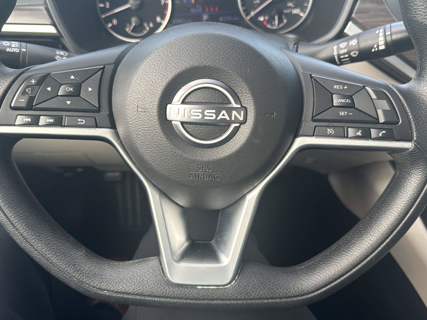 Used 2025 Nissan Altima 2.5 SV FWD image 12