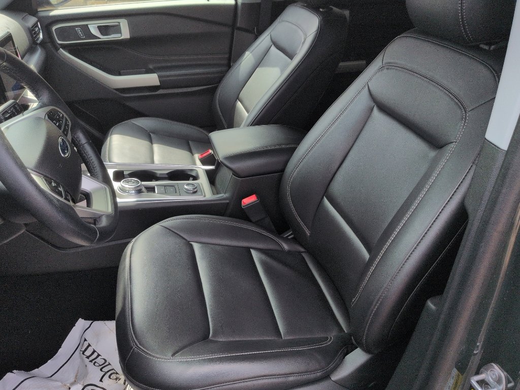 Used 2023 Ford Explorer XLT w/ Equipment Group 202A image 8
