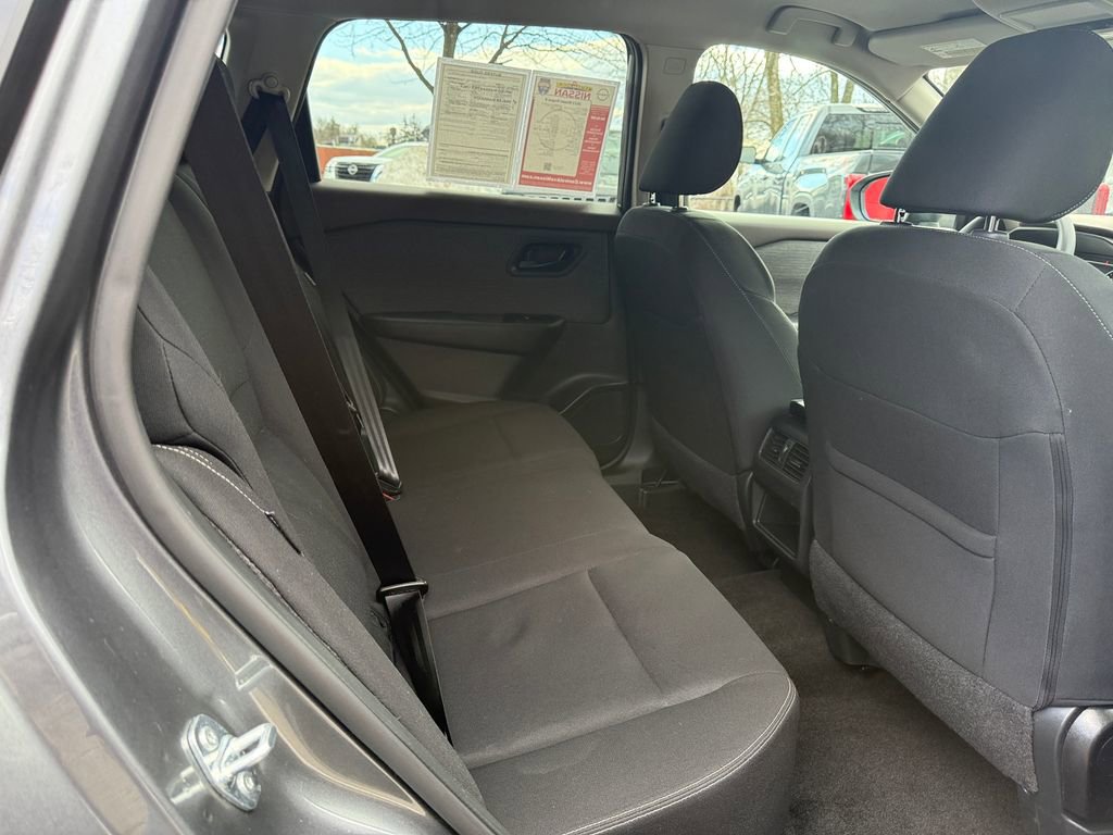 Used 2023 Nissan Rogue S image 25