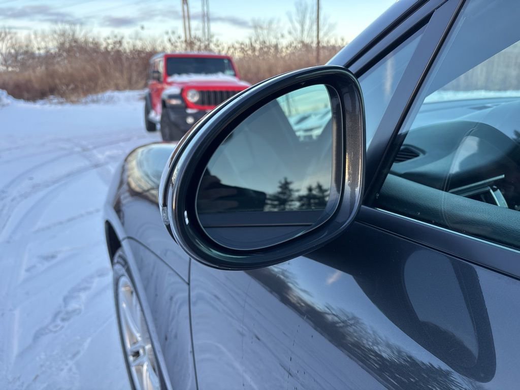 Used 2018 Porsche Macan Base image 22