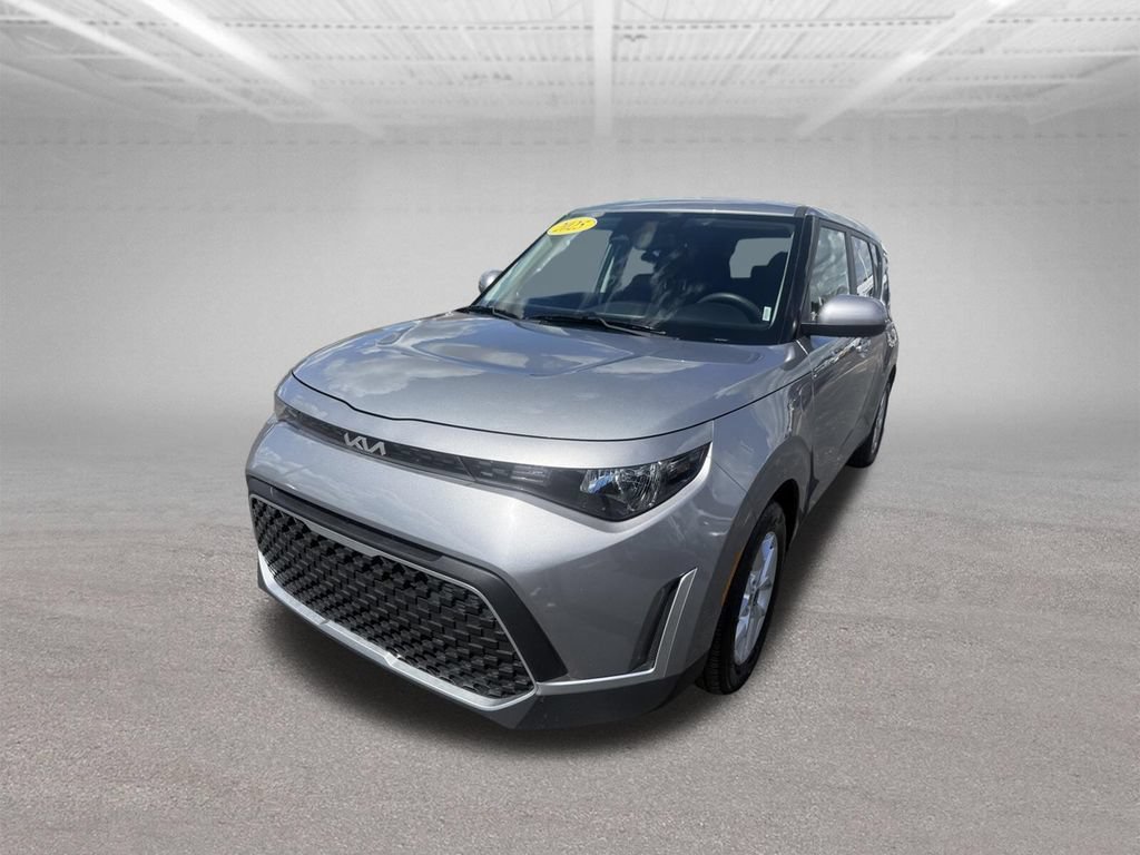 Used 2025 Kia Soul LX w/ LX Technology Package FWD image 9