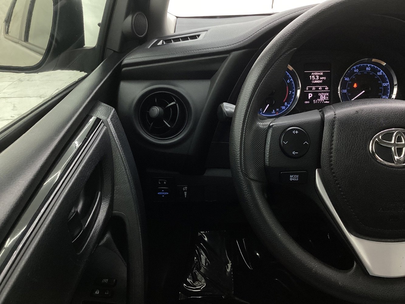 Used 2018 Toyota Corolla L FWD image 31
