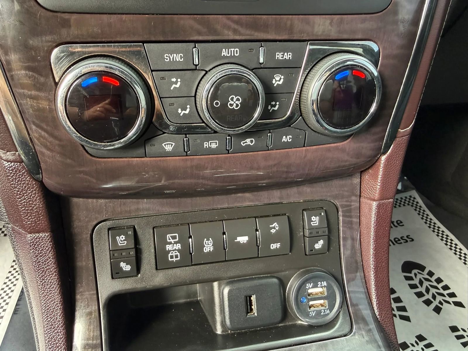 Used 2015 Buick Enclave Premium w/ Experience Buick Package FWD image 19