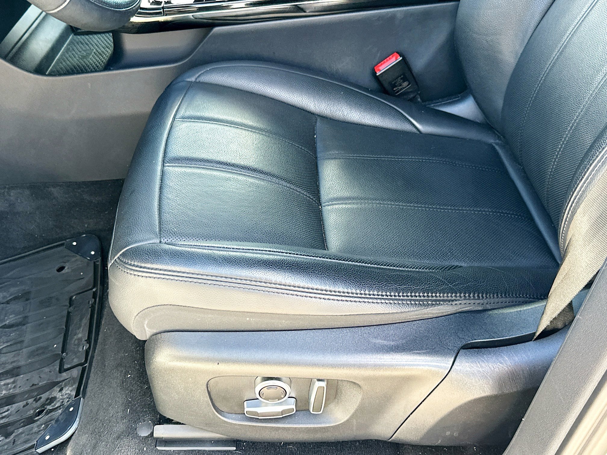 Used 2022 Land Rover Range Rover Evoque R-Dynamic SE image 19