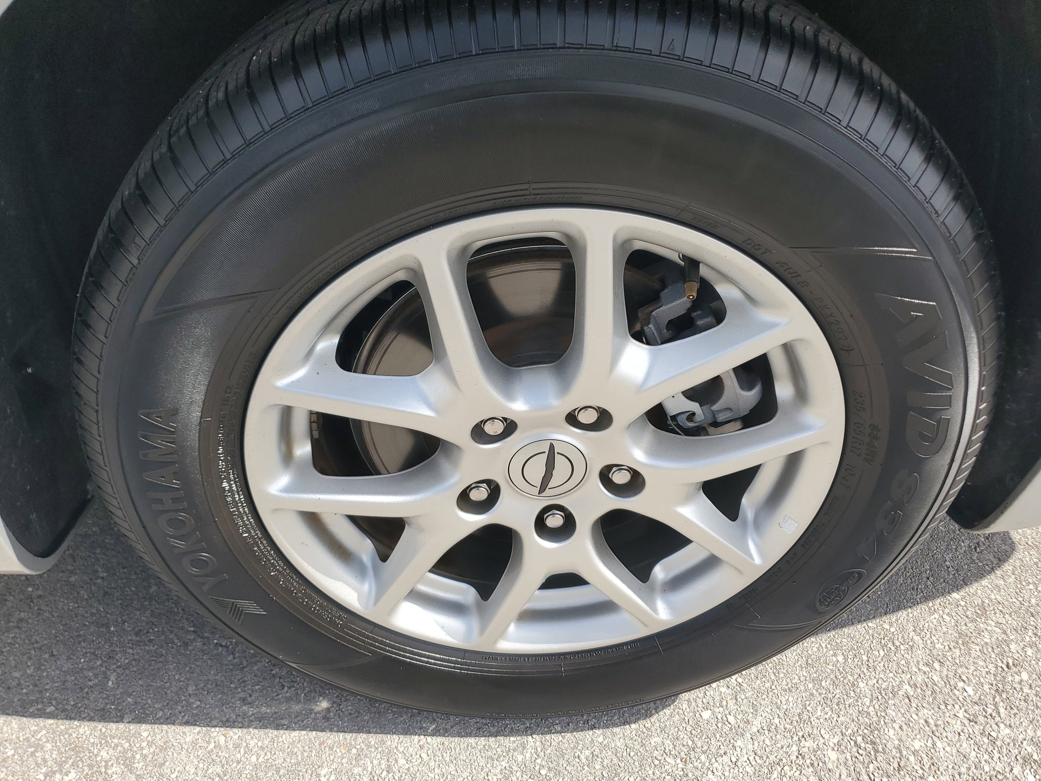 Used 2023 Chrysler Voyager LX image 28