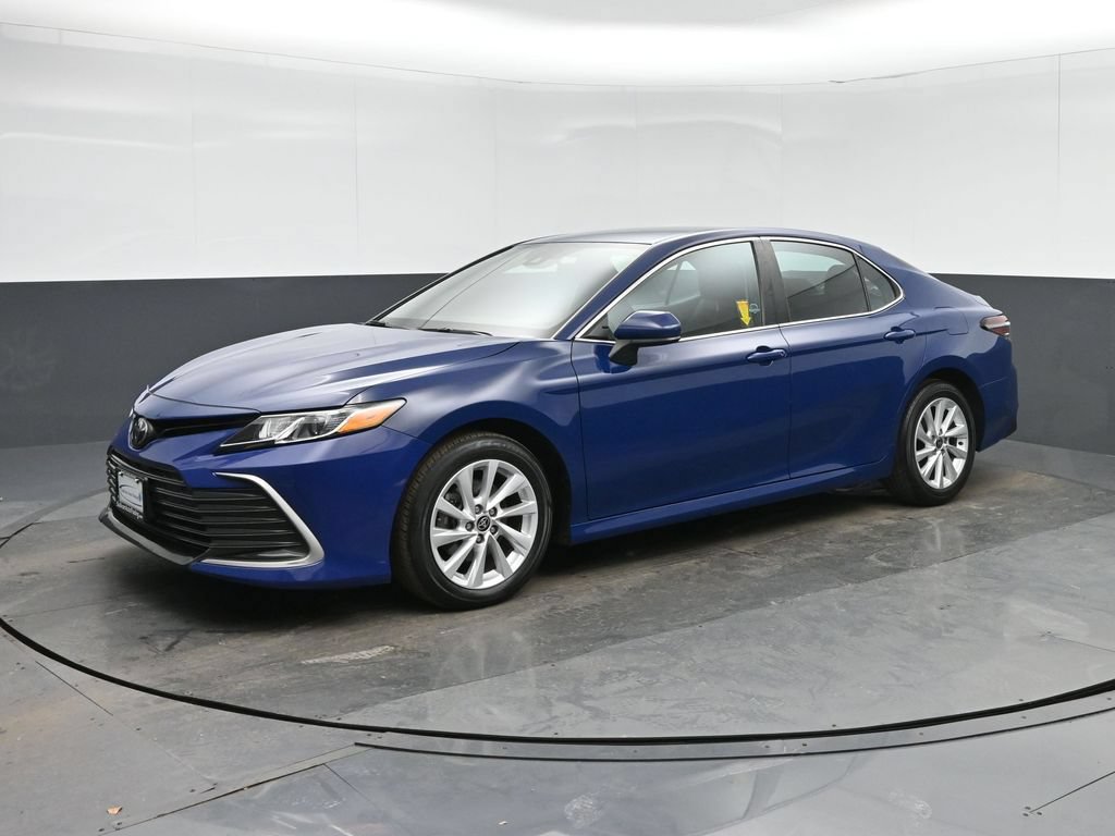 Used 2024 Toyota Camry LE FWD image 3