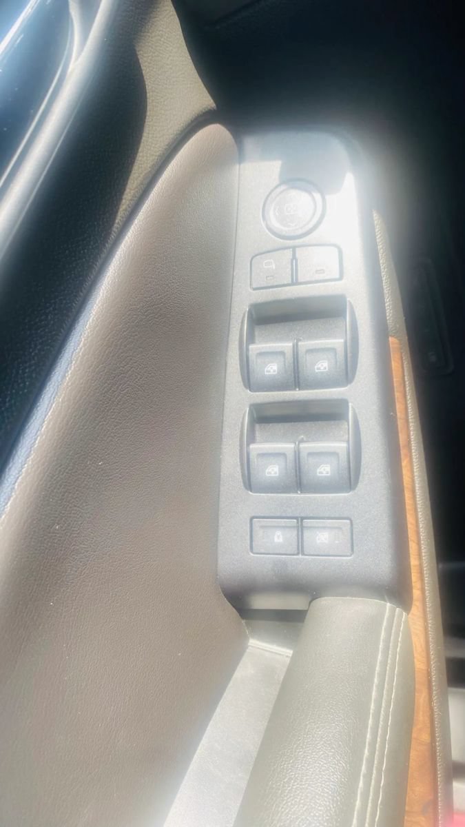 Used 2018 Chevrolet Suburban LT AWD/4WD image 13