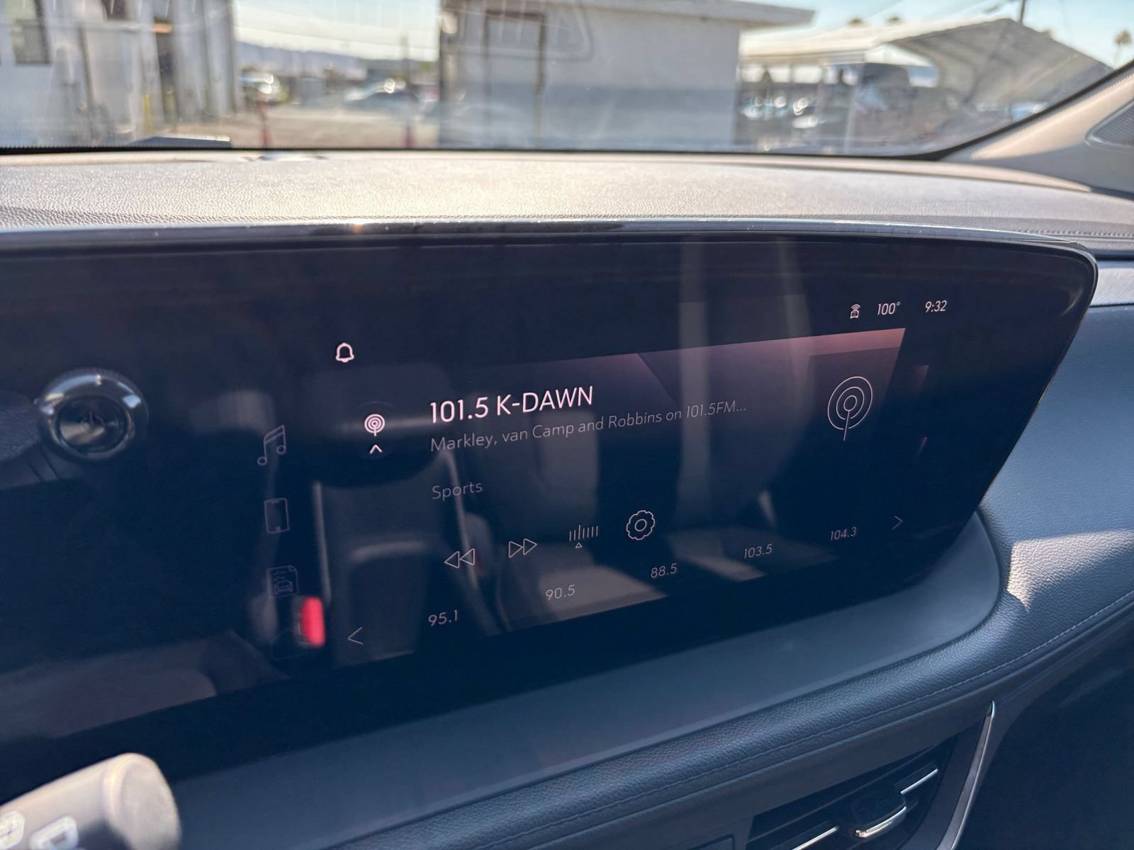 Used 2025 Buick Encore GX Preferred AWD/4WD image 19