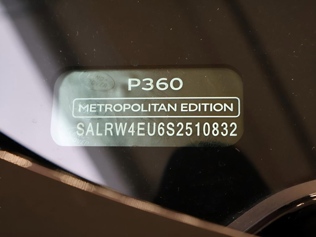 Certified 2025 Land Rover Discovery Metropolitan Edition image 81