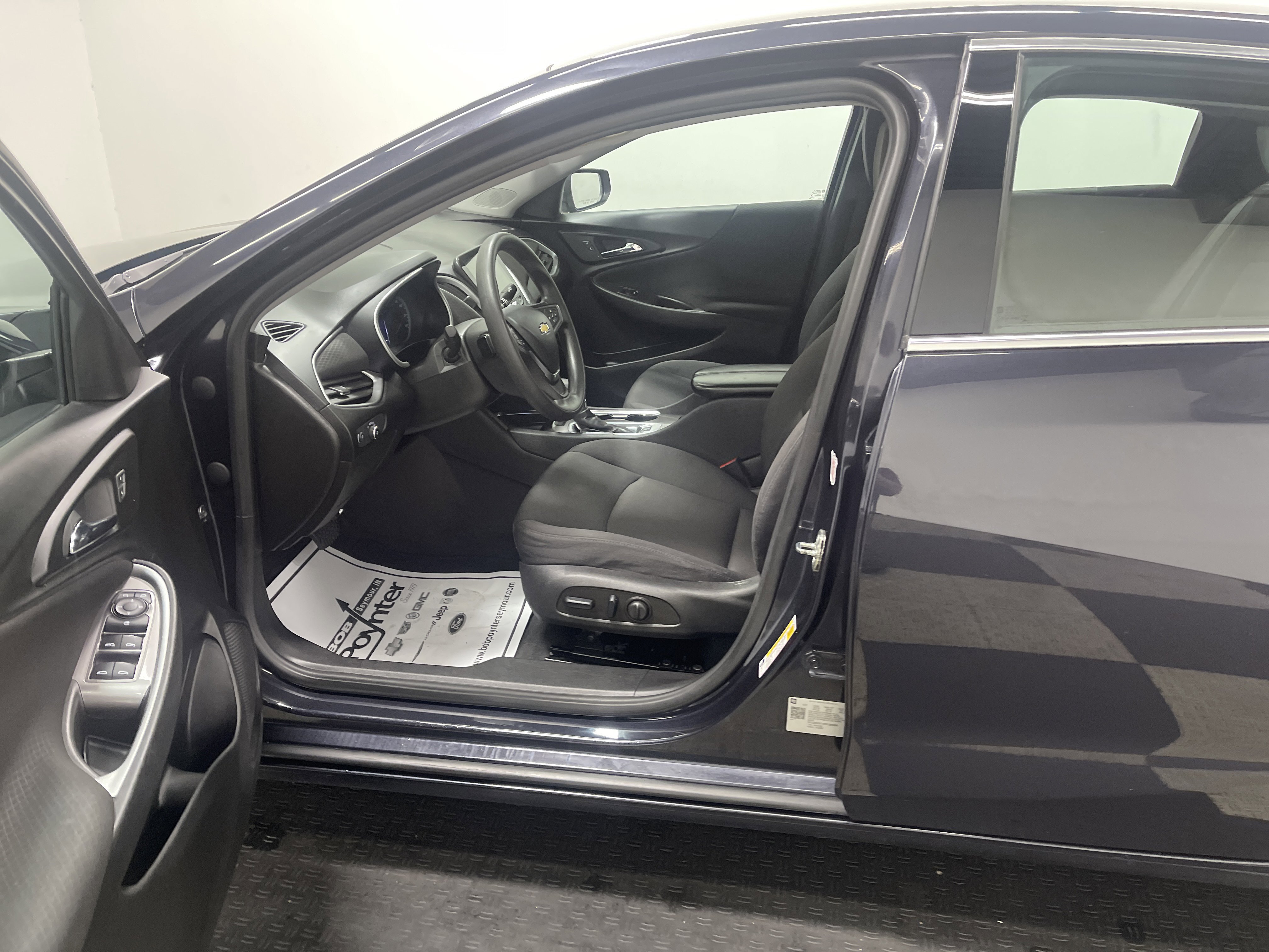 Used 2023 Chevrolet Malibu LT FWD image 9