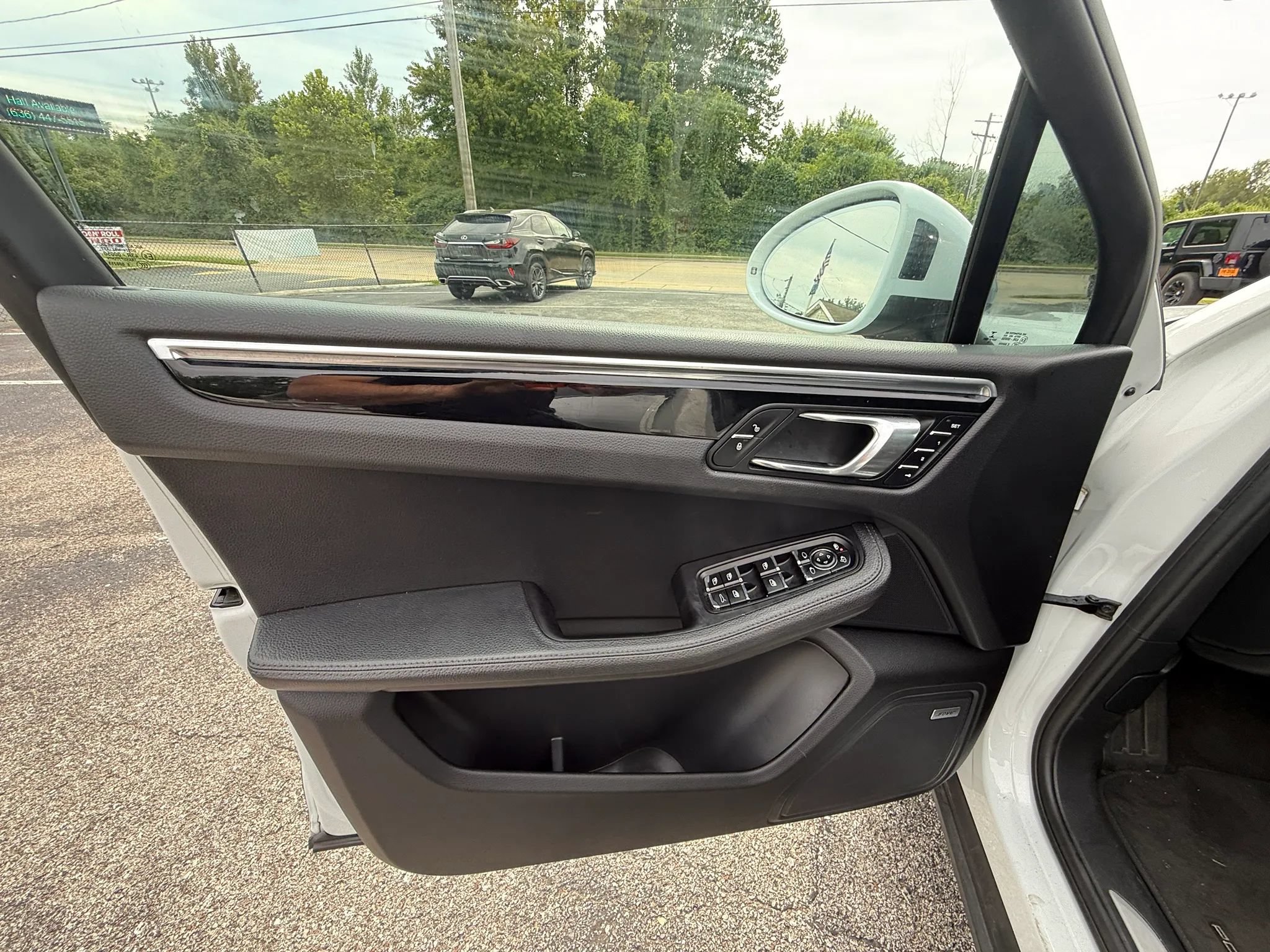 Used 2017 Porsche Macan S AWD/4WD image 11