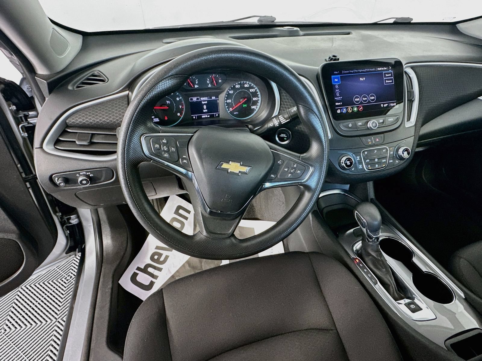 Used 2023 Chevrolet Malibu LT FWD image 11