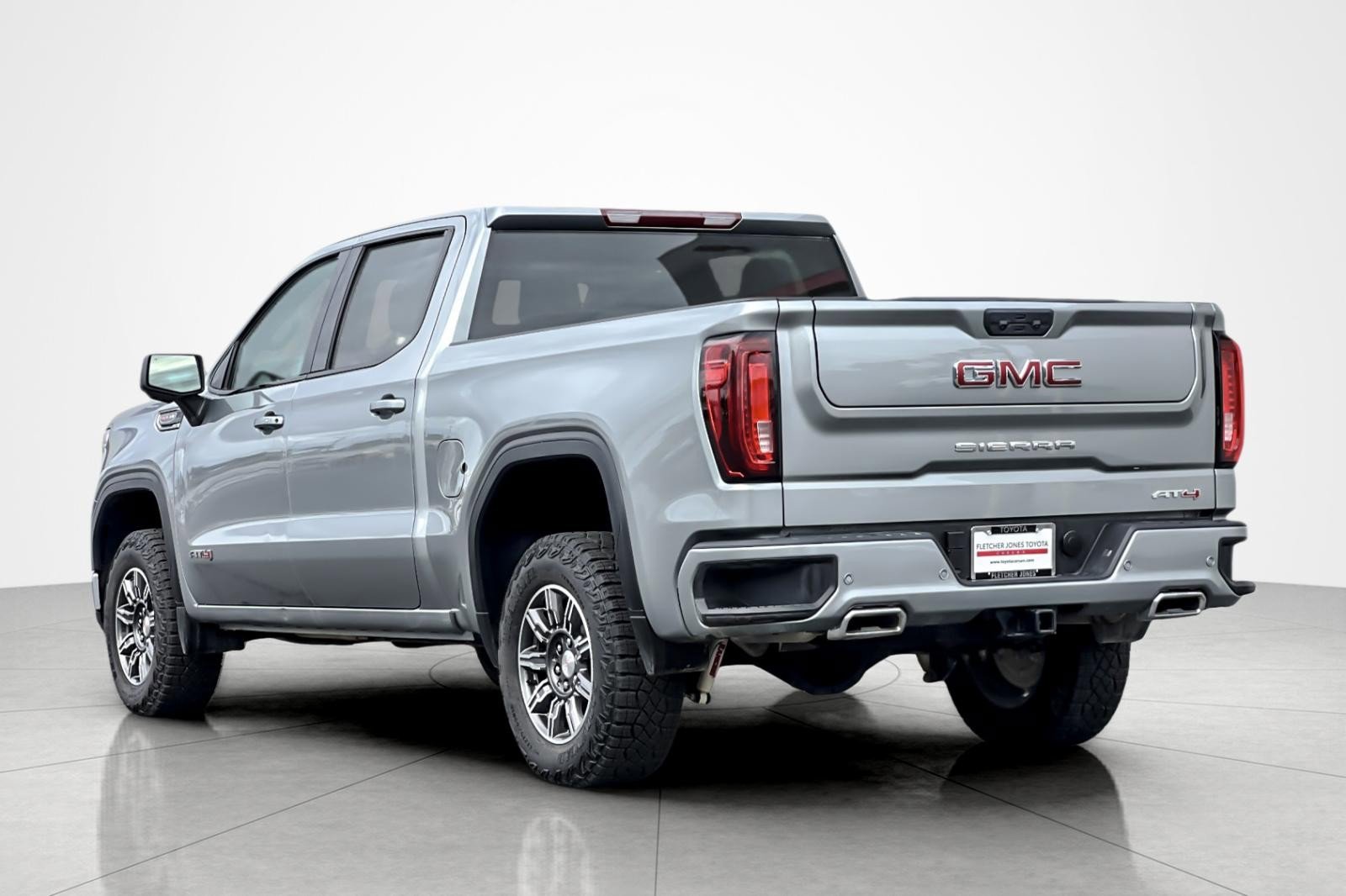 Used 2025 GMC Sierra 1500 AT4 image 3