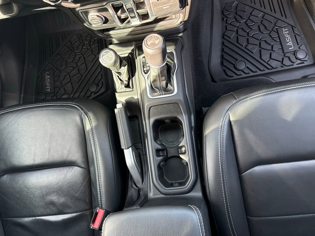 Used 2022 Jeep Wrangler Unlimited Sahara w/ Cold Weather Group image 24