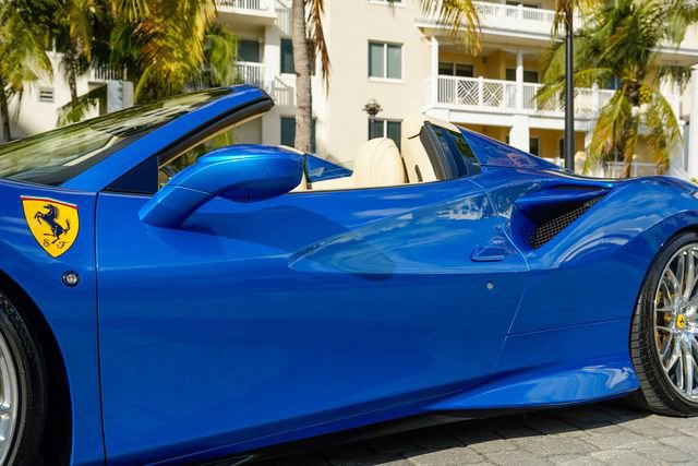 Used 2021 Ferrari F8 Tributo image 11