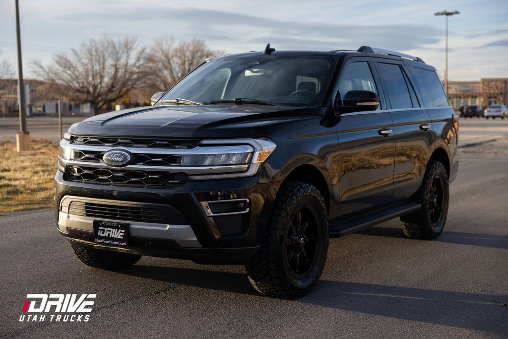 Used 2024 Ford Expedition Limited image 4