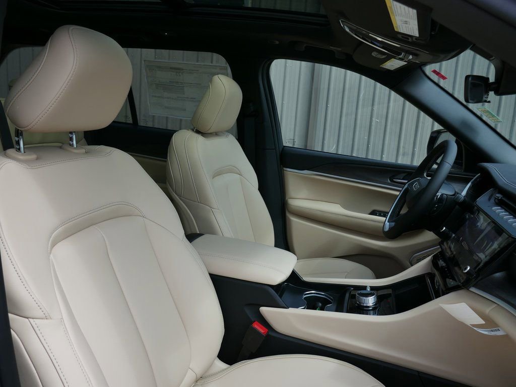 New 2026 Jeep Grand Cherokee Limited w/ Limited Altitude Package image 10