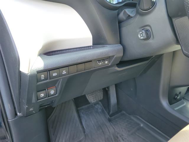 Used 2023 Toyota Sienna Limited FWD image 35