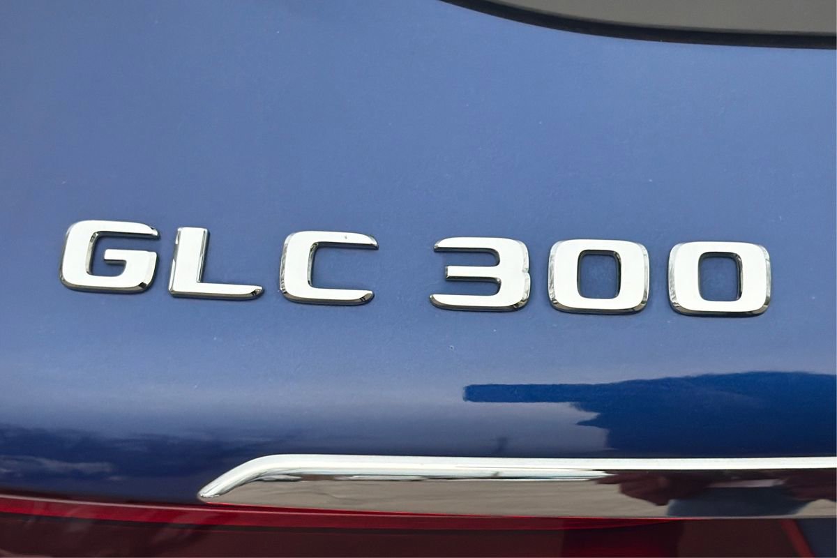 Used 2021 Mercedes-Benz GLC 300 4MATIC w/ Premium Package image 26