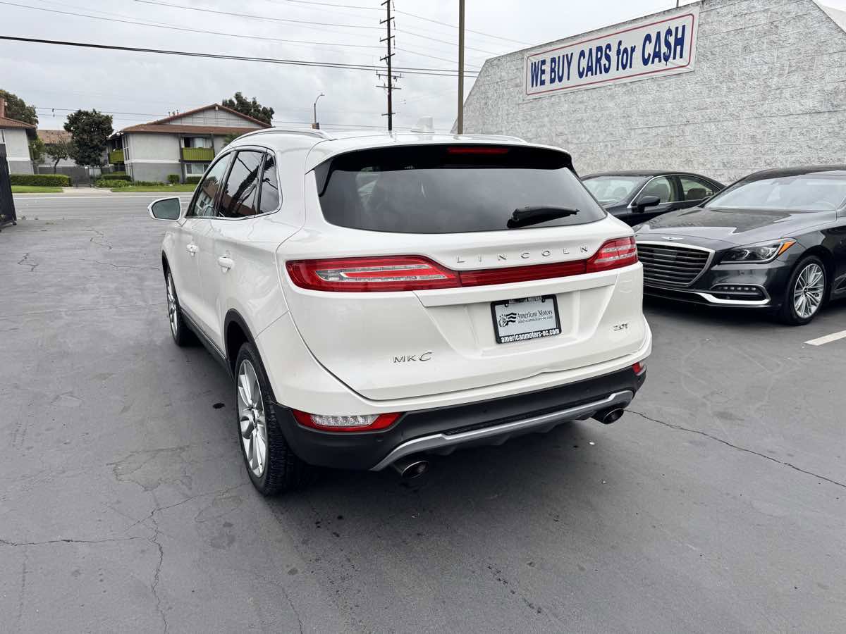 Used 2017 Lincoln MKC Reserve w/ Lincoln MKC Climate Package FWD image 2