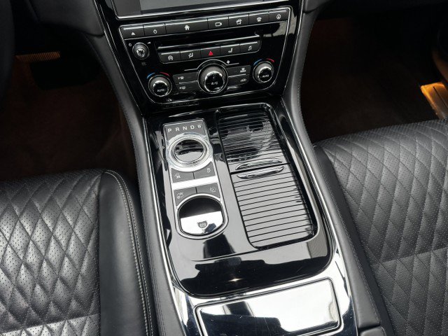 Used 2017 Jaguar XJ L Portfolio image 32