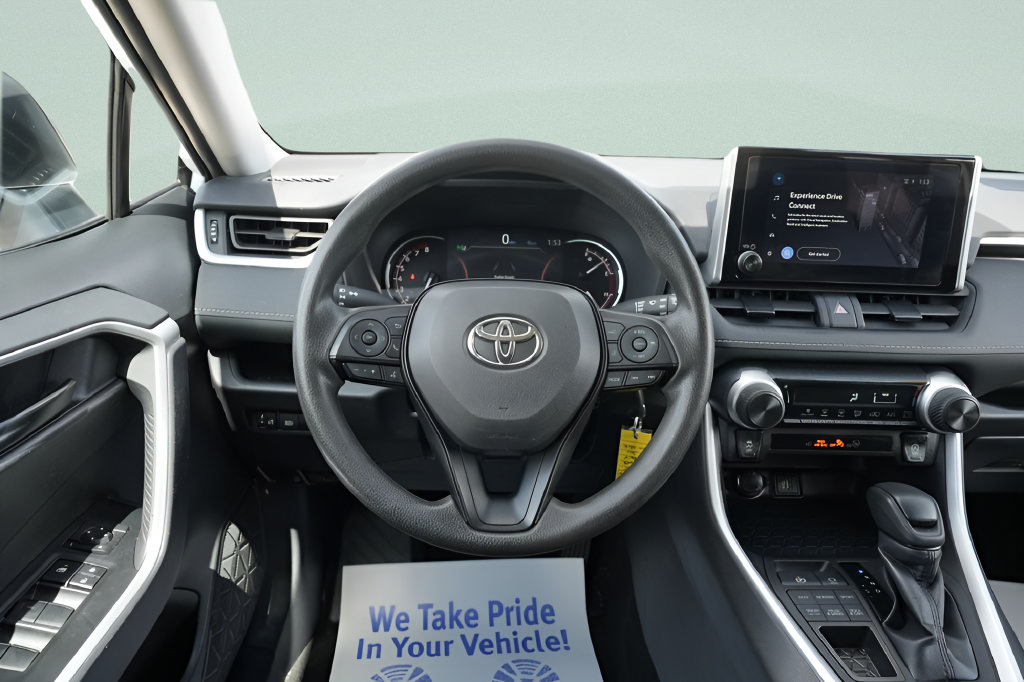 Used 2025 Toyota RAV4 LE AWD/4WD image 15