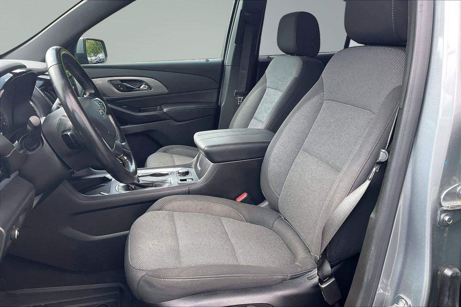 Used 2023 Chevrolet Traverse LT FWD image 24