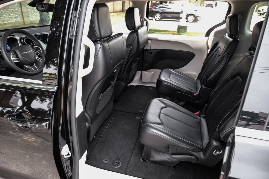 Used 2024 Chrysler Pacifica Touring-L FWD image 53