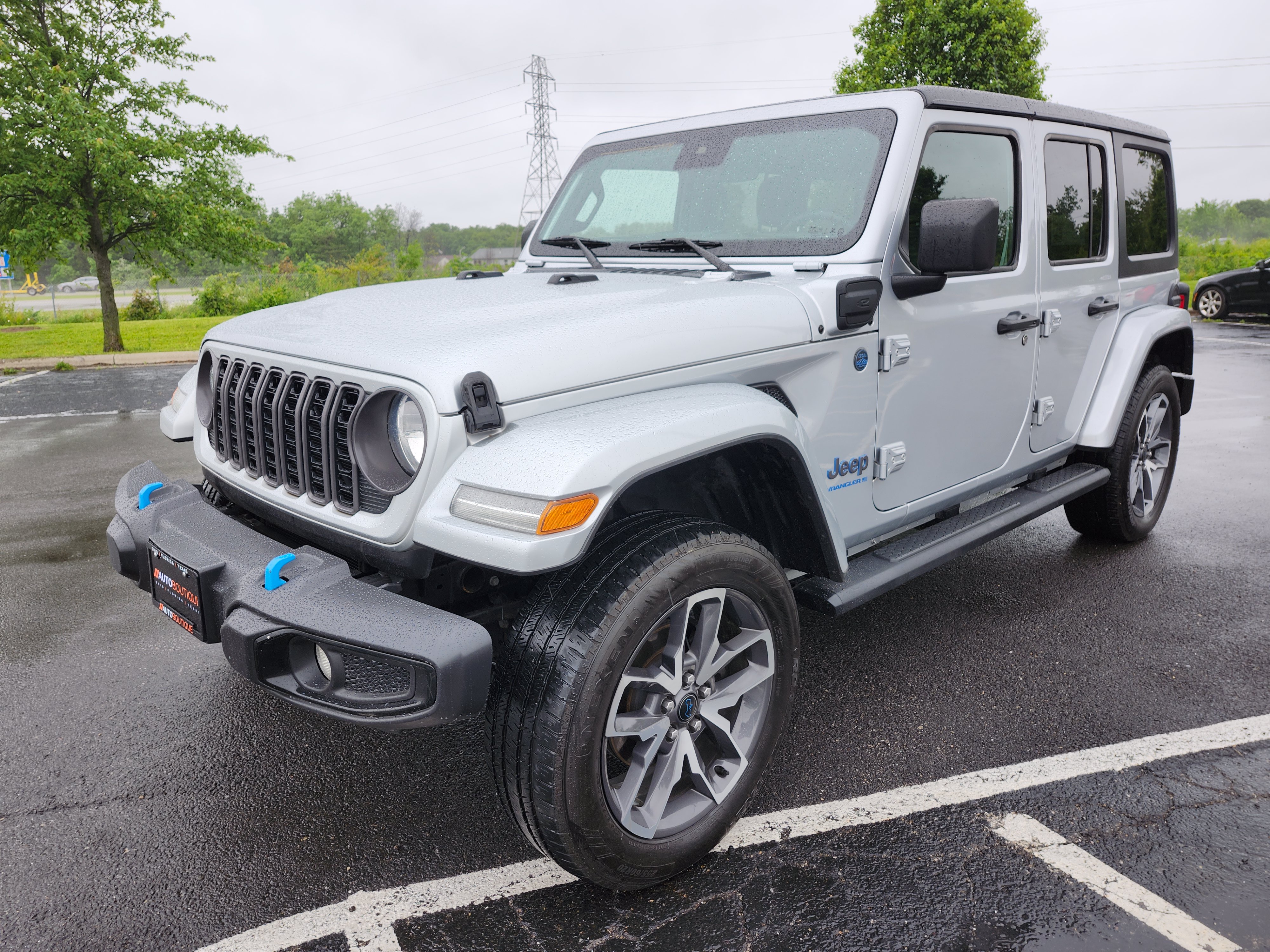 Used 2024 Jeep Wrangler Unlimited w/ Convenience Group AWD/4WD image 14