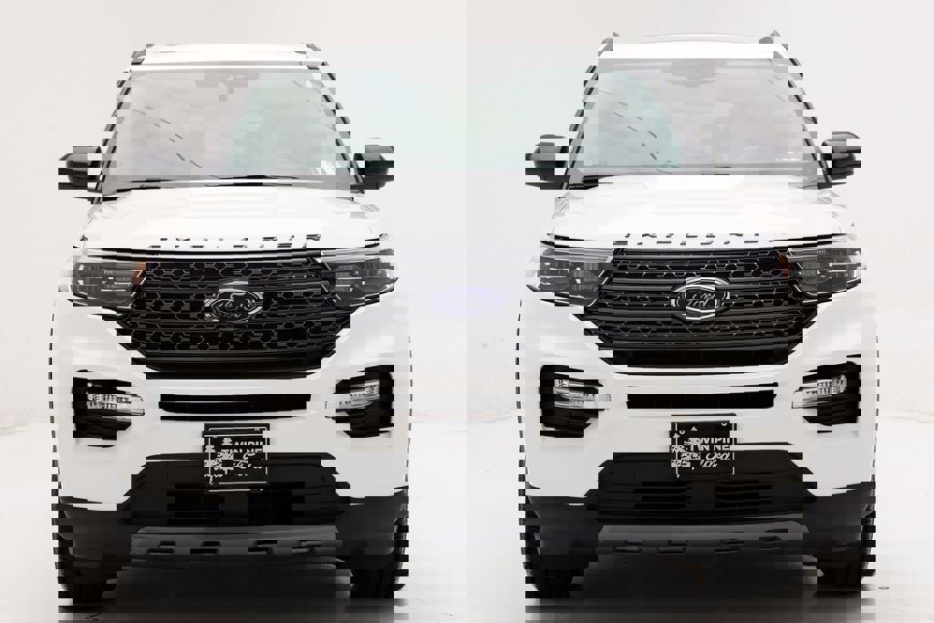 Used 2023 Ford Explorer XLT w/ Equipment Group 202A image 5