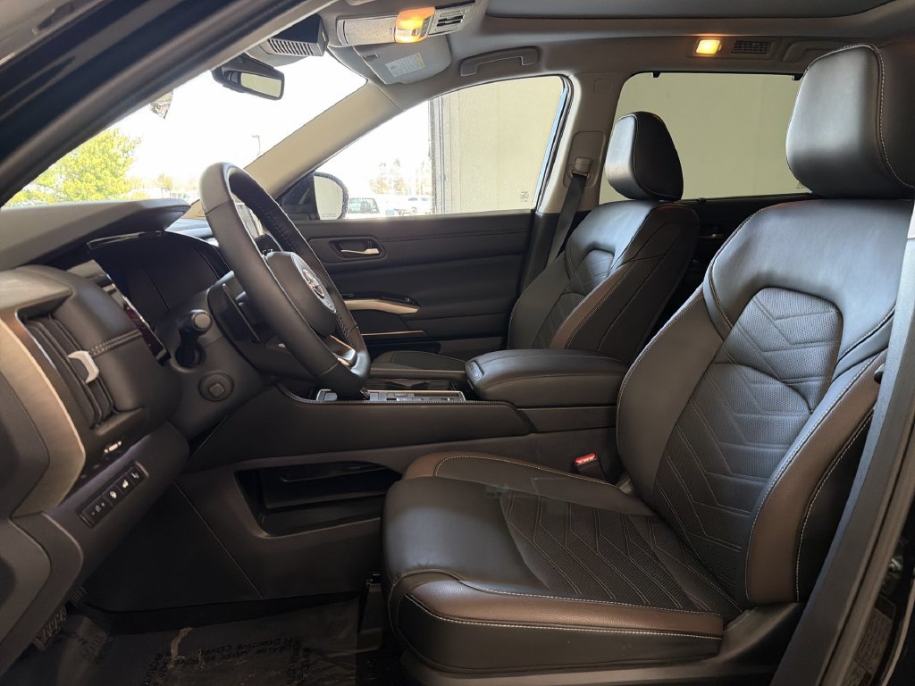 Certified 2025 Nissan Pathfinder Platinum w/ Cargo Package FWD image 25