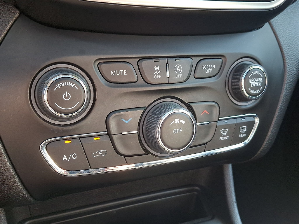 Used 2021 Jeep Cherokee Latitude Plus w/ Sun & Sound Group AWD/4WD image 16