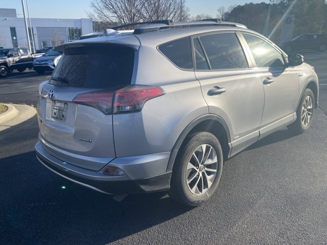 Used 2018 Toyota RAV4 LE image 11