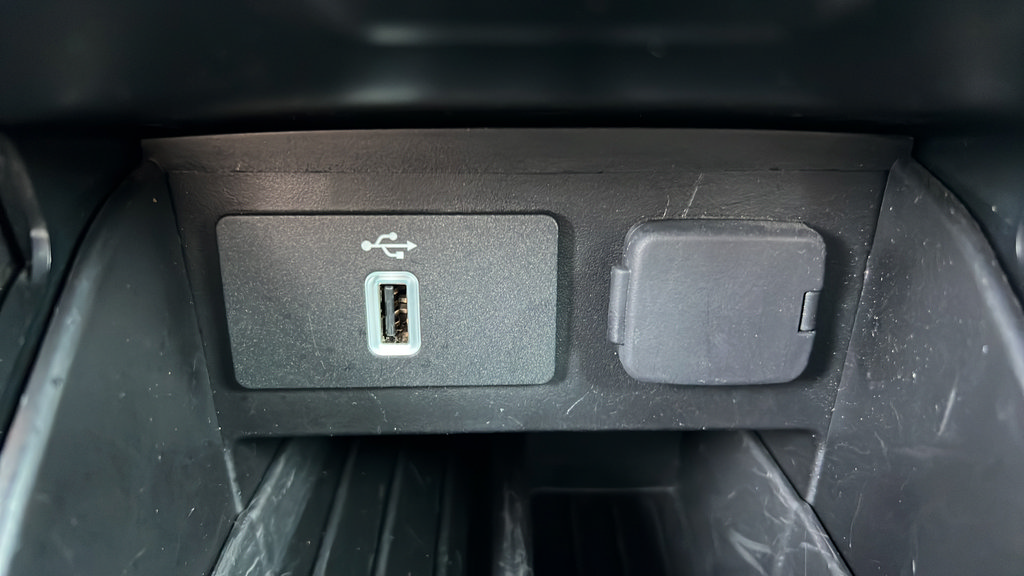 Used 2018 Ford Explorer XLT w/ Equipment Group 201A AWD/4WD image 24