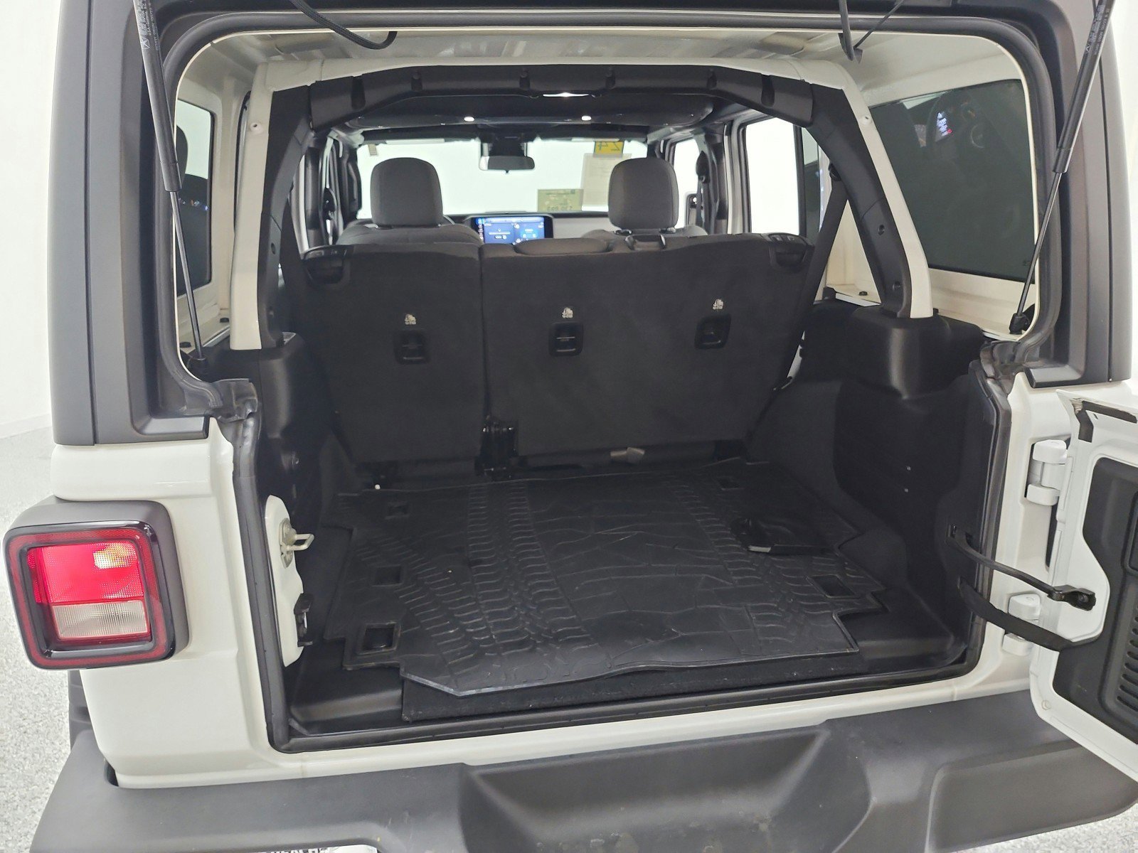 Used 2024 Jeep Wrangler Sport S image 20