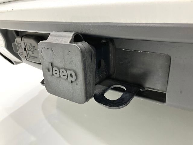 Used 2017 Jeep Grand Cherokee Overland w/ Jeep Active Safety Group image 59